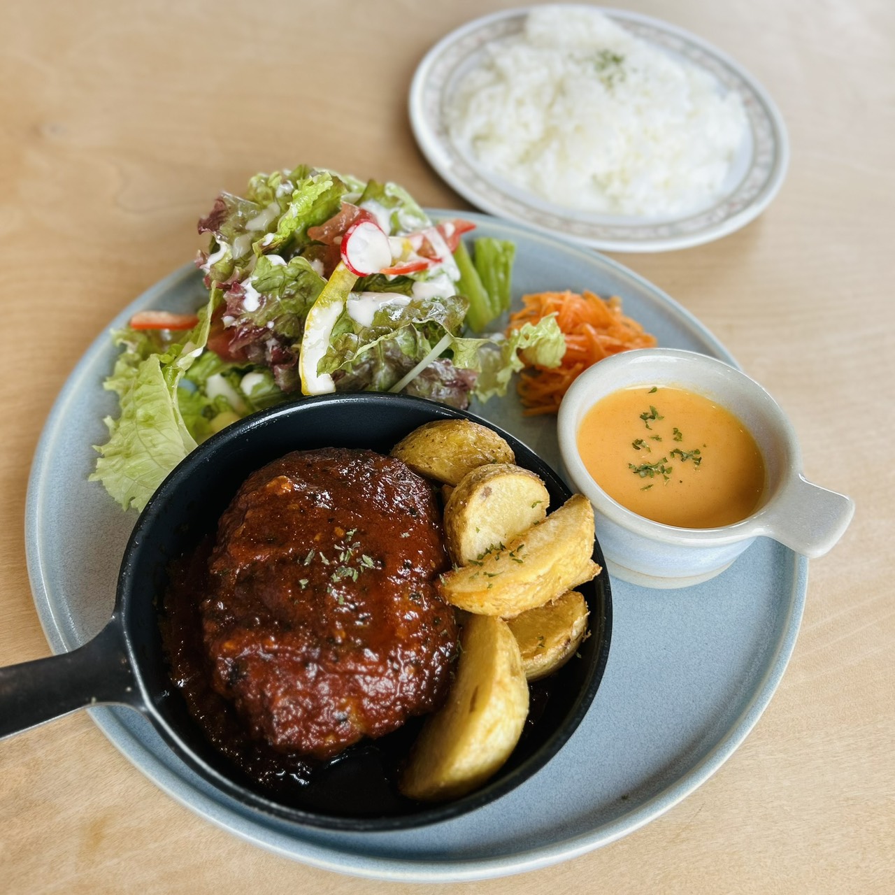 煮込みハンバーグランチ